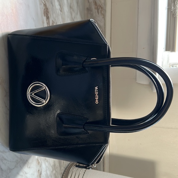 Valentino - Picture 2 of 5